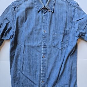 Uniqlo Men's Light Wash Blue Denim Shirt